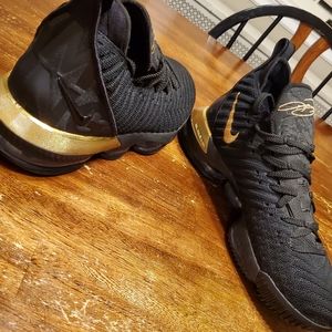 Mens Size 12 LeBron 16's "I'm King"  Worn Once!!!